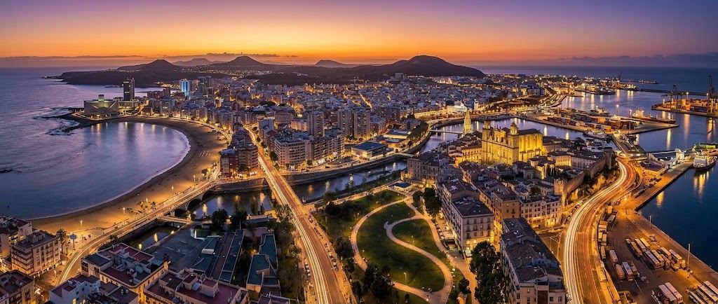 Vista de Las Palmas de Gran Canaria con la playa de Las Canteras